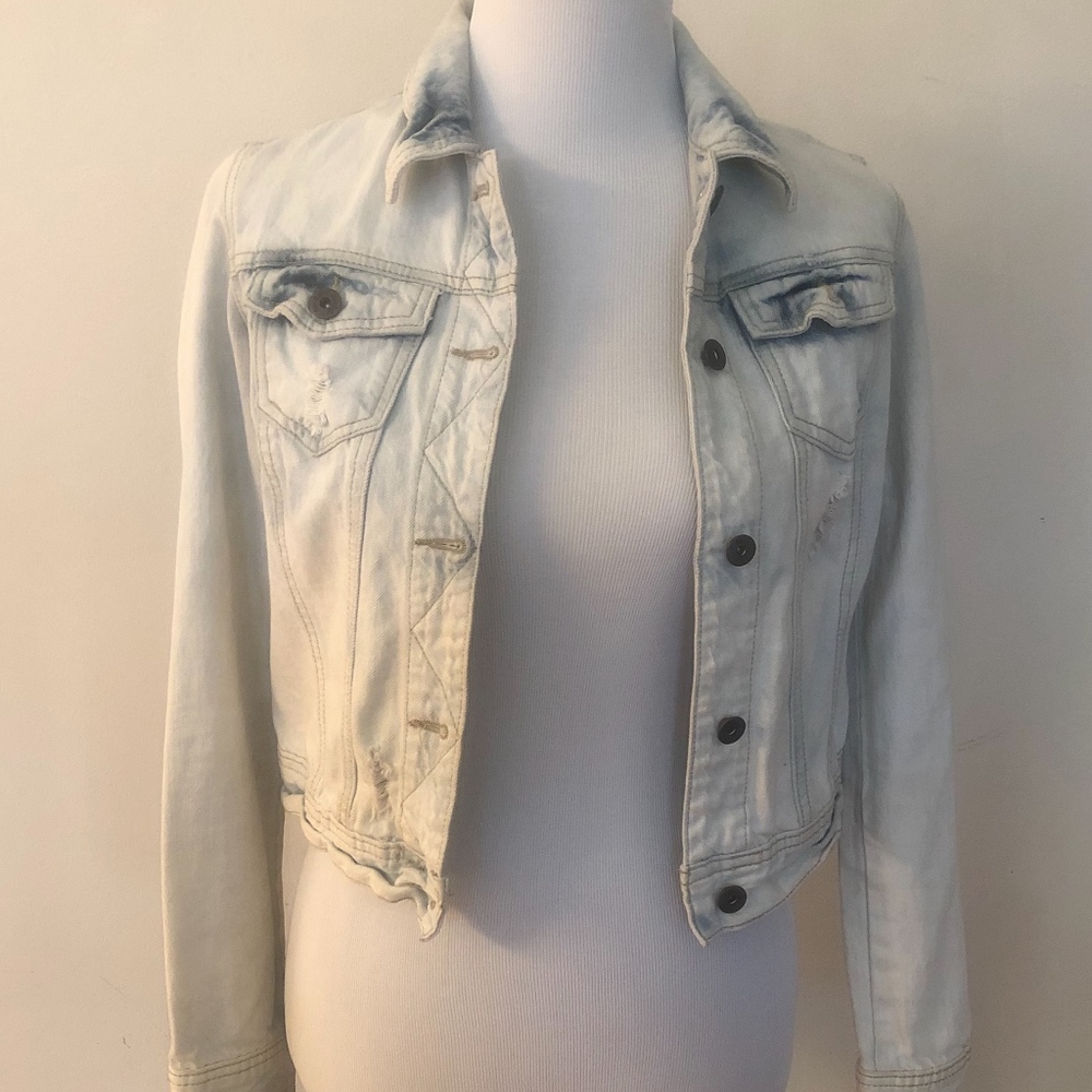 BLUE DENIM BUTTON UP CROP JACKET
